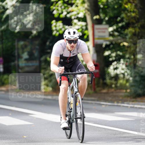 14.09.2025 - Stadtparktriathlon Michael Burmester http://msf.ph/oto/8912539 14.09.2025 11:38:47 Radfahren 855, 943, 1019, 1046, 1047 meine-sportfotos.de
