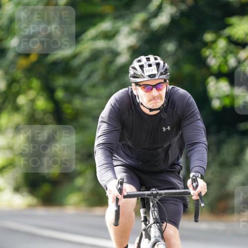 14.09.2025 - Stadtparktriathlon Michael Burmester http://msf.ph/oto/8912559 14.09.2025 11:39:18 Radfahren 927, 960, 1087, 1091 meine-sportfotos.de