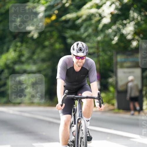 14.09.2025 - Stadtparktriathlon Michael Burmester http://msf.ph/oto/8912579 14.09.2025 11:39:44 Radfahren 964, 1063, 1095, 1108, 1120 meine-sportfotos.de