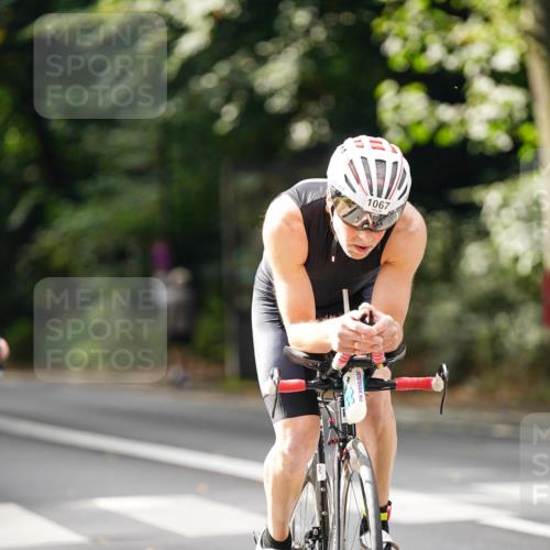 14.09.2025 - Stadtparktriathlon Michael Burmester http://msf.ph/oto/8912591 14.09.2025 11:39:54 Radfahren 929, 945, 957, 964, 1056, 1060, 1067, 1095 meine-sportfotos.de