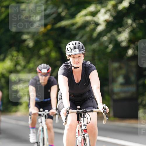 14.09.2025 - Stadtparktriathlon Michael Burmester http://msf.ph/oto/8912592 14.09.2025 11:39:55 Radfahren 929, 945, 957, 964, 1056, 1060, 1067, 1095 meine-sportfotos.de