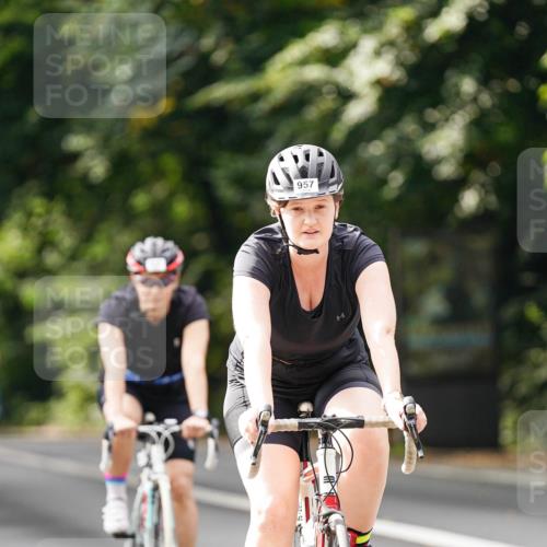 14.09.2025 - Stadtparktriathlon Michael Burmester http://msf.ph/oto/8912593 14.09.2025 11:39:55 Radfahren 929, 945, 957, 964, 1056, 1060, 1067, 1095 meine-sportfotos.de