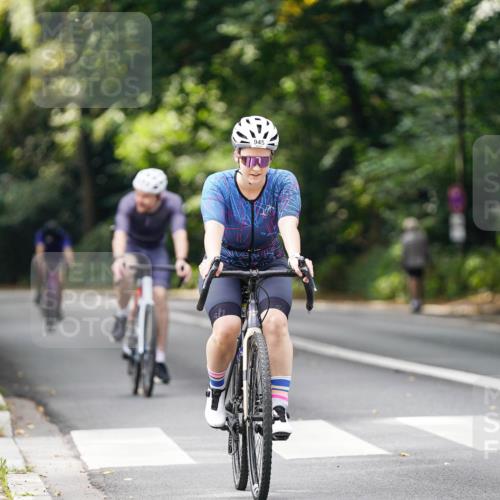 14.09.2025 - Stadtparktriathlon Michael Burmester http://msf.ph/oto/8912602 14.09.2025 11:40:01 Radfahren 822, 929, 945, 957, 1053, 1056, 1060 meine-sportfotos.de