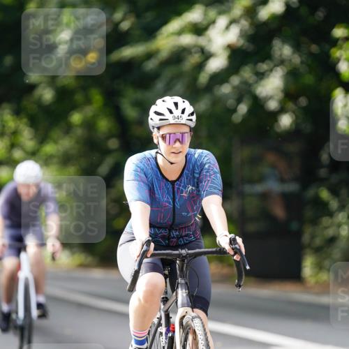 14.09.2025 - Stadtparktriathlon Michael Burmester http://msf.ph/oto/8912604 14.09.2025 11:40:02 Radfahren 822, 929, 945, 1053, 1056, 1060 meine-sportfotos.de