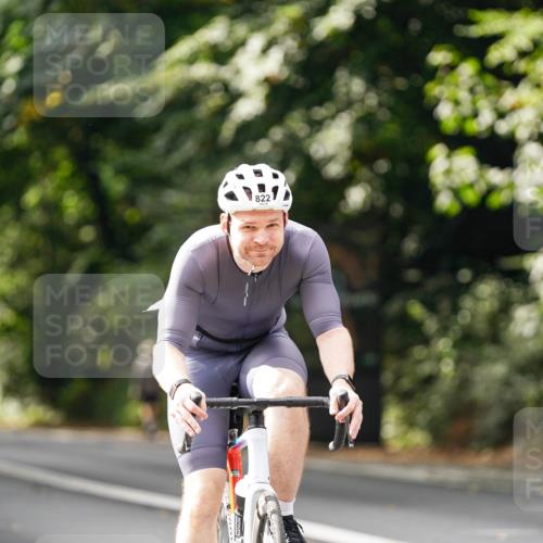 14.09.2025 - Stadtparktriathlon Michael Burmester http://msf.ph/oto/8912606 14.09.2025 11:40:03 Radfahren 822, 945, 1053, 1056, 1060 meine-sportfotos.de