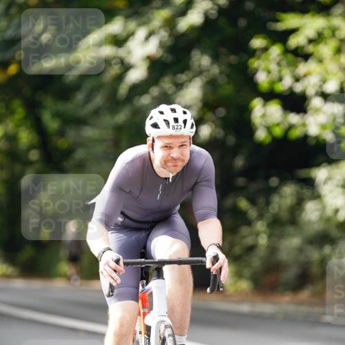 14.09.2025 - Stadtparktriathlon Michael Burmester http://msf.ph/oto/8912607 14.09.2025 11:40:03 Radfahren 822, 945, 1053, 1056, 1060 meine-sportfotos.de