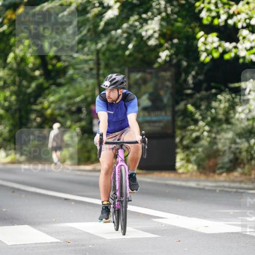 14.09.2025 - Stadtparktriathlon Michael Burmester http://msf.ph/oto/8912608 14.09.2025 11:40:06 Radfahren 822, 945, 1053 meine-sportfotos.de