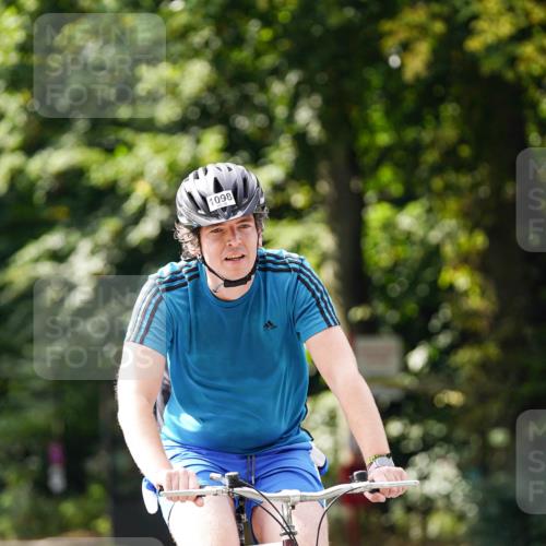14.09.2025 - Stadtparktriathlon Michael Burmester http://msf.ph/oto/8912647 14.09.2025 11:41:00 Radfahren 958, 992, 1071, 1098 meine-sportfotos.de