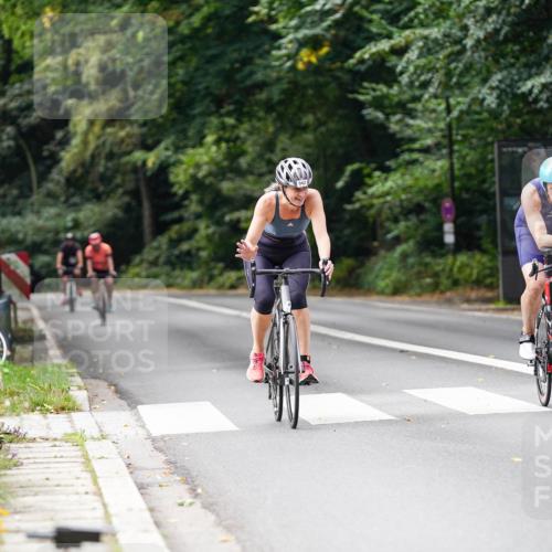 14.09.2025 - Stadtparktriathlon Michael Burmester http://msf.ph/oto/8912658 14.09.2025 11:41:28 Radfahren 942, 986, 1035 meine-sportfotos.de