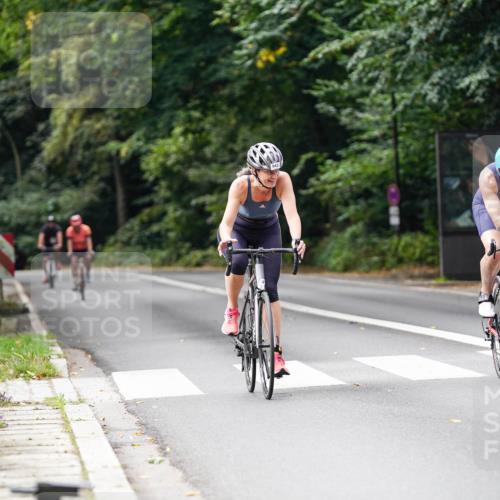 14.09.2025 - Stadtparktriathlon Michael Burmester http://msf.ph/oto/8912659 14.09.2025 11:41:28 Radfahren 942, 986, 1035 meine-sportfotos.de