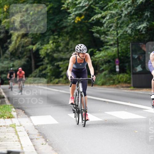 14.09.2025 - Stadtparktriathlon Michael Burmester http://msf.ph/oto/8912660 14.09.2025 11:41:28 Radfahren 942, 986, 1035 meine-sportfotos.de