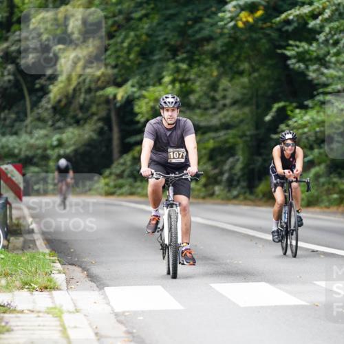14.09.2025 - Stadtparktriathlon Michael Burmester http://msf.ph/oto/8912667 14.09.2025 11:41:36 Radfahren 930, 986, 1079 meine-sportfotos.de