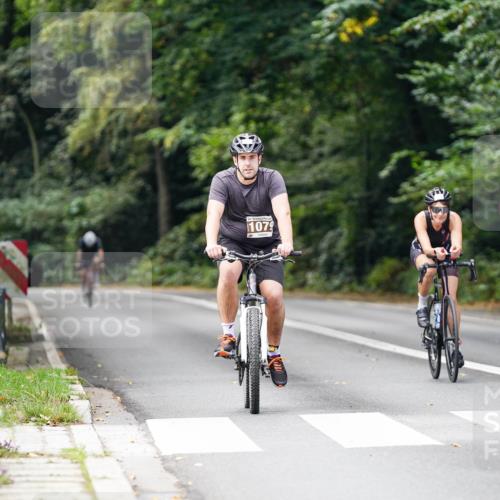 14.09.2025 - Stadtparktriathlon Michael Burmester http://msf.ph/oto/8912668 14.09.2025 11:41:37 Radfahren 930, 986, 1050, 1079 meine-sportfotos.de