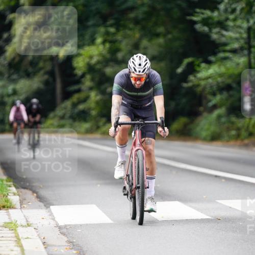 14.09.2025 - Stadtparktriathlon Michael Burmester http://msf.ph/oto/8912672 14.09.2025 11:41:44 Radfahren 930, 974, 1041, 1050, 1079 meine-sportfotos.de