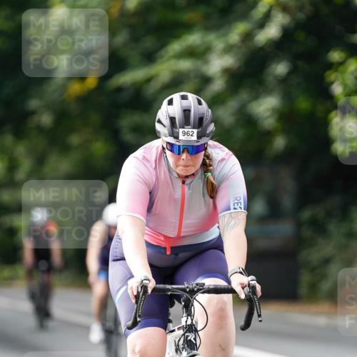 14.09.2025 - Stadtparktriathlon Michael Burmester http://msf.ph/oto/8912702 14.09.2025 11:42:26 Radfahren 934, 935, 962, 969, 979, 1011, 1012, 1023, 1066, 1084, 1092 meine-sportfotos.de