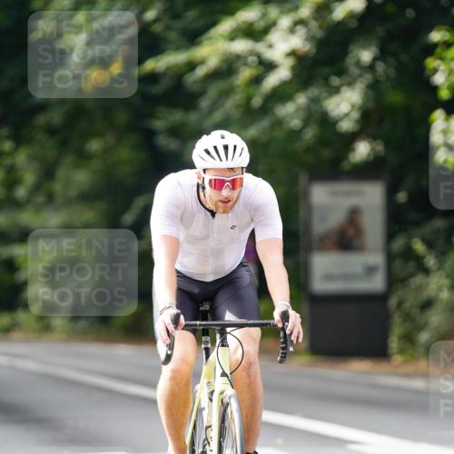 14.09.2025 - Stadtparktriathlon Michael Burmester http://msf.ph/oto/8912711 14.09.2025 11:42:32 Radfahren 962, 993, 997, 1005, 1011, 1012, 1023, 1066, 1076, 1092 meine-sportfotos.de