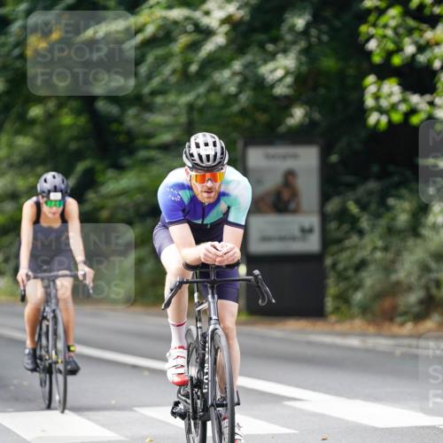 14.09.2025 - Stadtparktriathlon Michael Burmester http://msf.ph/oto/8912715 14.09.2025 11:42:35 Radfahren 993, 997, 1005, 1011, 1023, 1066, 1076, 1092, 1103, 1113 meine-sportfotos.de