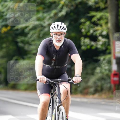 14.09.2025 - Stadtparktriathlon Michael Burmester http://msf.ph/oto/8912731 14.09.2025 11:42:48 Radfahren 824, 926, 990, 1000, 1017, 1029, 1072, 1075, 1094, 1113 meine-sportfotos.de