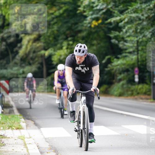 14.09.2025 - Stadtparktriathlon Michael Burmester http://msf.ph/oto/8912742 14.09.2025 11:42:57 Radfahren 789, 824, 926, 941, 976, 990, 1008, 1029, 1055, 1057, 1075, 1119 meine-sportfotos.de