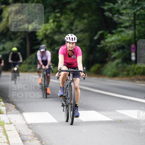 14.09.2025 - Stadtparktriathlon Michael Burmester http://msf.ph/oto/8912753 14.09.2025 11:43:15 Radfahren 946, 1059, 1117 meine-sportfotos.de