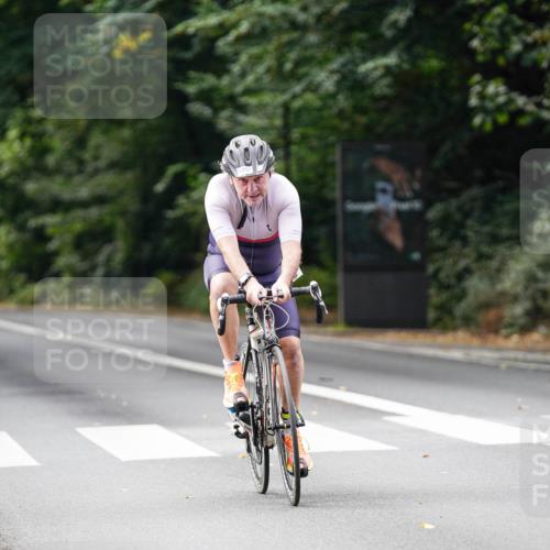 14.09.2025 - Stadtparktriathlon Michael Burmester http://msf.ph/oto/8912755 14.09.2025 11:43:17 Radfahren 946, 985, 1059, 1117 meine-sportfotos.de