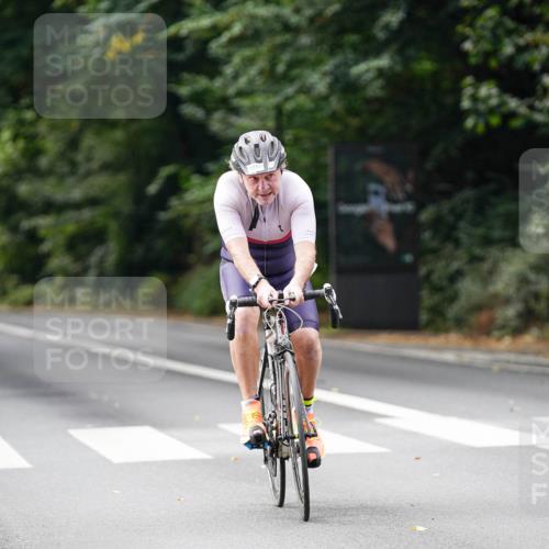 14.09.2025 - Stadtparktriathlon Michael Burmester http://msf.ph/oto/8912756 14.09.2025 11:43:17 Radfahren 946, 985, 1059, 1117 meine-sportfotos.de