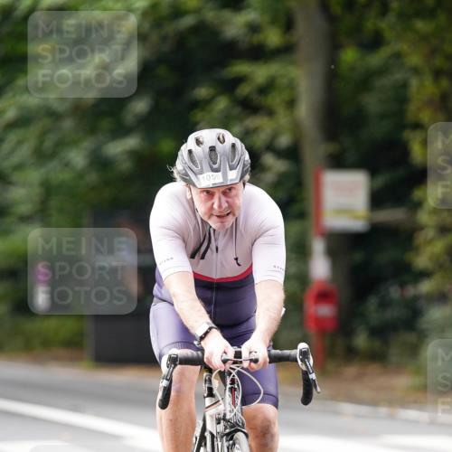 14.09.2025 - Stadtparktriathlon Michael Burmester http://msf.ph/oto/8912758 14.09.2025 11:43:18 Radfahren 946, 985, 1059, 1117 meine-sportfotos.de