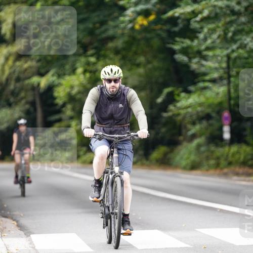 14.09.2025 - Stadtparktriathlon Michael Burmester http://msf.ph/oto/8912760 14.09.2025 11:43:21 Radfahren 946, 961, 985, 1059, 1117 meine-sportfotos.de