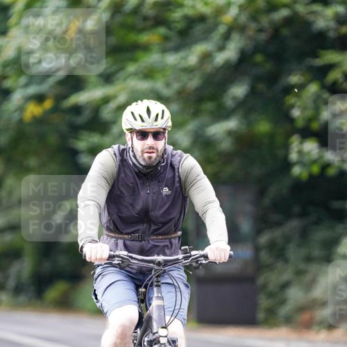 14.09.2025 - Stadtparktriathlon Michael Burmester http://msf.ph/oto/8912761 14.09.2025 11:43:22 Radfahren 946, 961, 985, 1059, 1077, 1117 meine-sportfotos.de