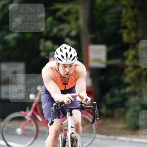 14.09.2025 - Stadtparktriathlon Michael Burmester http://msf.ph/oto/8912770 14.09.2025 11:43:30 Radfahren 947, 961, 985, 1077 meine-sportfotos.de