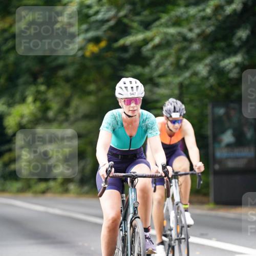 14.09.2025 - Stadtparktriathlon Michael Burmester http://msf.ph/oto/8912772 14.09.2025 11:43:38 Radfahren 947, 1097, 1109 meine-sportfotos.de