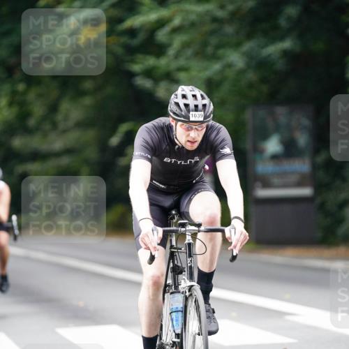 14.09.2025 - Stadtparktriathlon Michael Burmester http://msf.ph/oto/8912842 14.09.2025 11:45:25 Radfahren 1033, 1039, 1078 meine-sportfotos.de