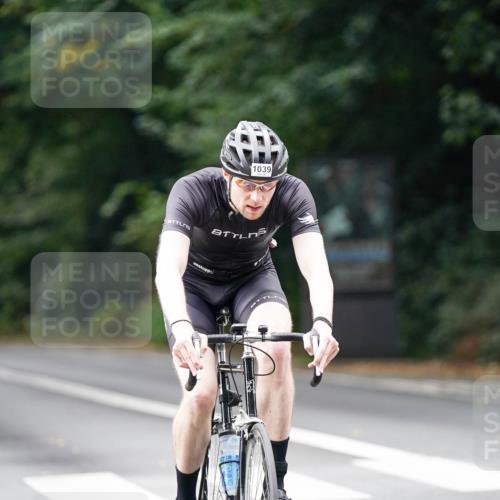 14.09.2025 - Stadtparktriathlon Michael Burmester http://msf.ph/oto/8912843 14.09.2025 11:45:25 Radfahren 1033, 1039, 1078 meine-sportfotos.de