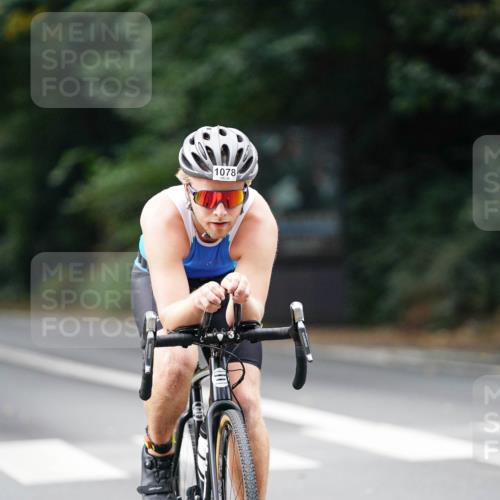 14.09.2025 - Stadtparktriathlon Michael Burmester http://msf.ph/oto/8912846 14.09.2025 11:45:27 Radfahren 963, 1033, 1039, 1064, 1078 meine-sportfotos.de