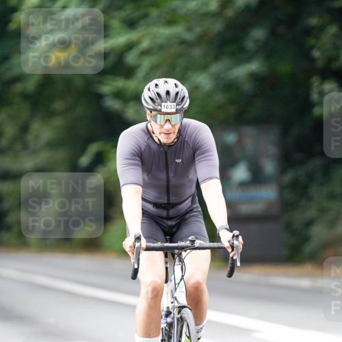 14.09.2025 - Stadtparktriathlon Michael Burmester http://msf.ph/oto/8912849 14.09.2025 11:45:29 Radfahren 963, 1033, 1039, 1064, 1078 meine-sportfotos.de