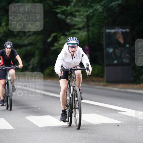 14.09.2025 - Stadtparktriathlon Michael Burmester http://msf.ph/oto/8912856 14.09.2025 11:45:38 Radfahren 963, 975, 981, 1064 meine-sportfotos.de