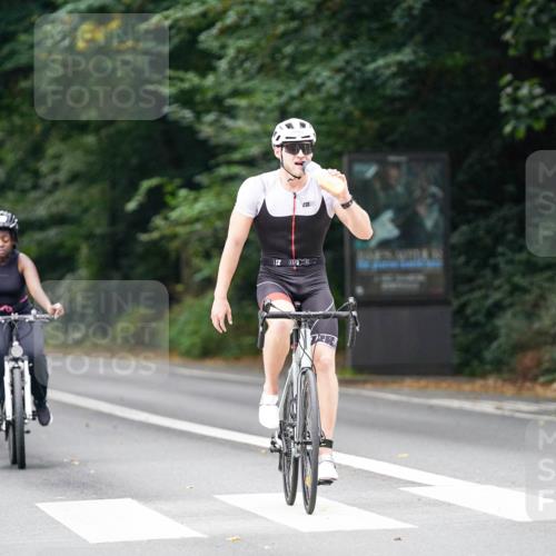 14.09.2025 - Stadtparktriathlon Michael Burmester http://msf.ph/oto/8912860 14.09.2025 11:45:57 Radfahren 837, 924, 1047 meine-sportfotos.de