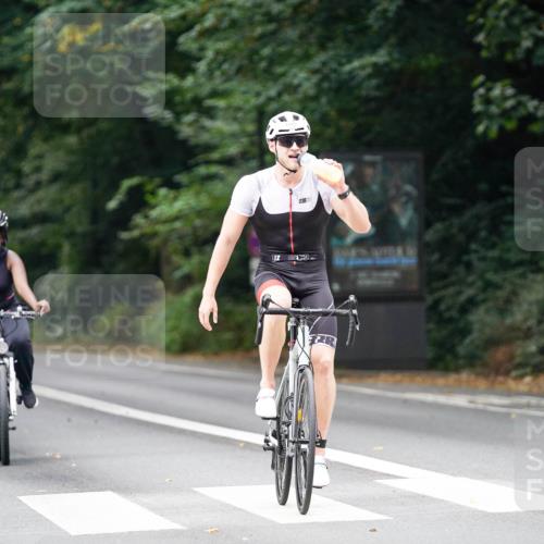 14.09.2025 - Stadtparktriathlon Michael Burmester http://msf.ph/oto/8912861 14.09.2025 11:45:57 Radfahren 837, 924, 1047 meine-sportfotos.de
