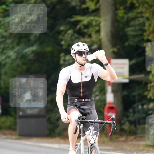 14.09.2025 - Stadtparktriathlon Michael Burmester http://msf.ph/oto/8912863 14.09.2025 11:45:58 Radfahren 837, 924, 1047 meine-sportfotos.de