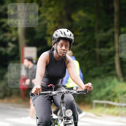 14.09.2025 - Stadtparktriathlon Michael Burmester http://msf.ph/oto/8912867 14.09.2025 11:46:01 Radfahren 837, 924, 1047 meine-sportfotos.de