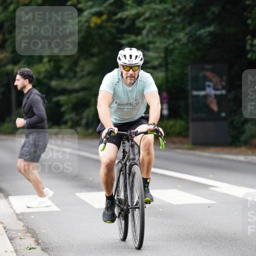14.09.2025 - Stadtparktriathlon Michael Burmester http://msf.ph/oto/8912868 14.09.2025 11:46:02 Radfahren 837, 924, 1047 meine-sportfotos.de