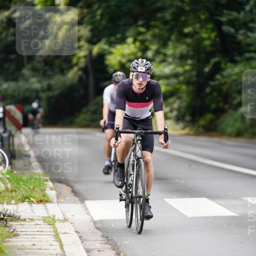 14.09.2025 - Stadtparktriathlon Michael Burmester http://msf.ph/oto/8912885 14.09.2025 11:46:27 Radfahren 943, 1062, 1065, 1086 meine-sportfotos.de