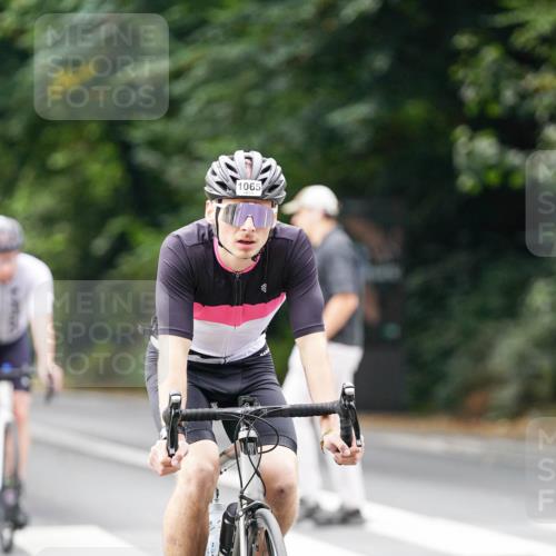 14.09.2025 - Stadtparktriathlon Michael Burmester http://msf.ph/oto/8912888 14.09.2025 11:46:28 Radfahren 943, 1062, 1065, 1086 meine-sportfotos.de