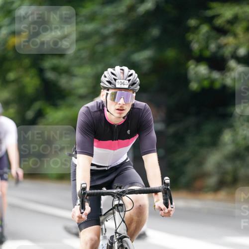 14.09.2025 - Stadtparktriathlon Michael Burmester http://msf.ph/oto/8912889 14.09.2025 11:46:28 Radfahren 943, 1062, 1065, 1086 meine-sportfotos.de
