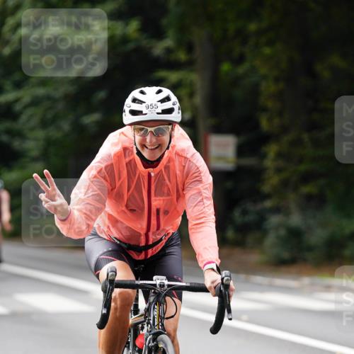 14.09.2025 - Stadtparktriathlon Michael Burmester http://msf.ph/oto/8912908 14.09.2025 11:47:02 Radfahren 937, 940, 955, 1060, 1069, 1073, 1110, 1120 meine-sportfotos.de
