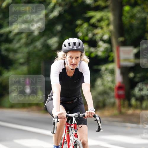 14.09.2025 - Stadtparktriathlon Michael Burmester http://msf.ph/oto/8912944 14.09.2025 11:47:53 Radfahren 949, 1049, 1056 meine-sportfotos.de