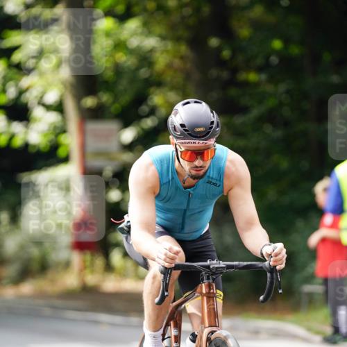 14.09.2025 - Stadtparktriathlon Michael Burmester http://msf.ph/oto/8912950 14.09.2025 11:48:01 Radfahren 927, 952, 960, 1049, 1056, 1116 meine-sportfotos.de