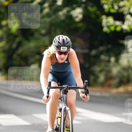 14.09.2025 - Stadtparktriathlon Michael Burmester http://msf.ph/oto/8912965 14.09.2025 11:48:21 Radfahren 964, 968, 1006, 1035, 1041, 1053, 1089 meine-sportfotos.de