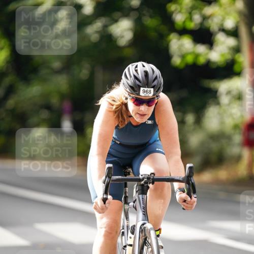 14.09.2025 - Stadtparktriathlon Michael Burmester http://msf.ph/oto/8912967 14.09.2025 11:48:22 Radfahren 964, 967, 968, 1035, 1041, 1053, 1089 meine-sportfotos.de