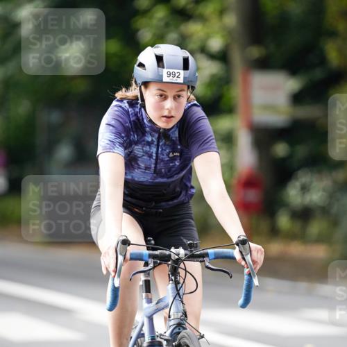 14.09.2025 - Stadtparktriathlon Michael Burmester http://msf.ph/oto/8912978 14.09.2025 11:48:41 Radfahren 950, 951, 992, 1022, 1071 meine-sportfotos.de